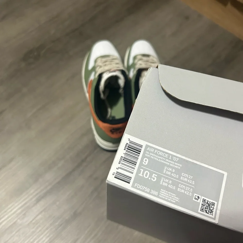 Air Force 1 Oil Green/ Safety Orange-White - Picture 5 of 5